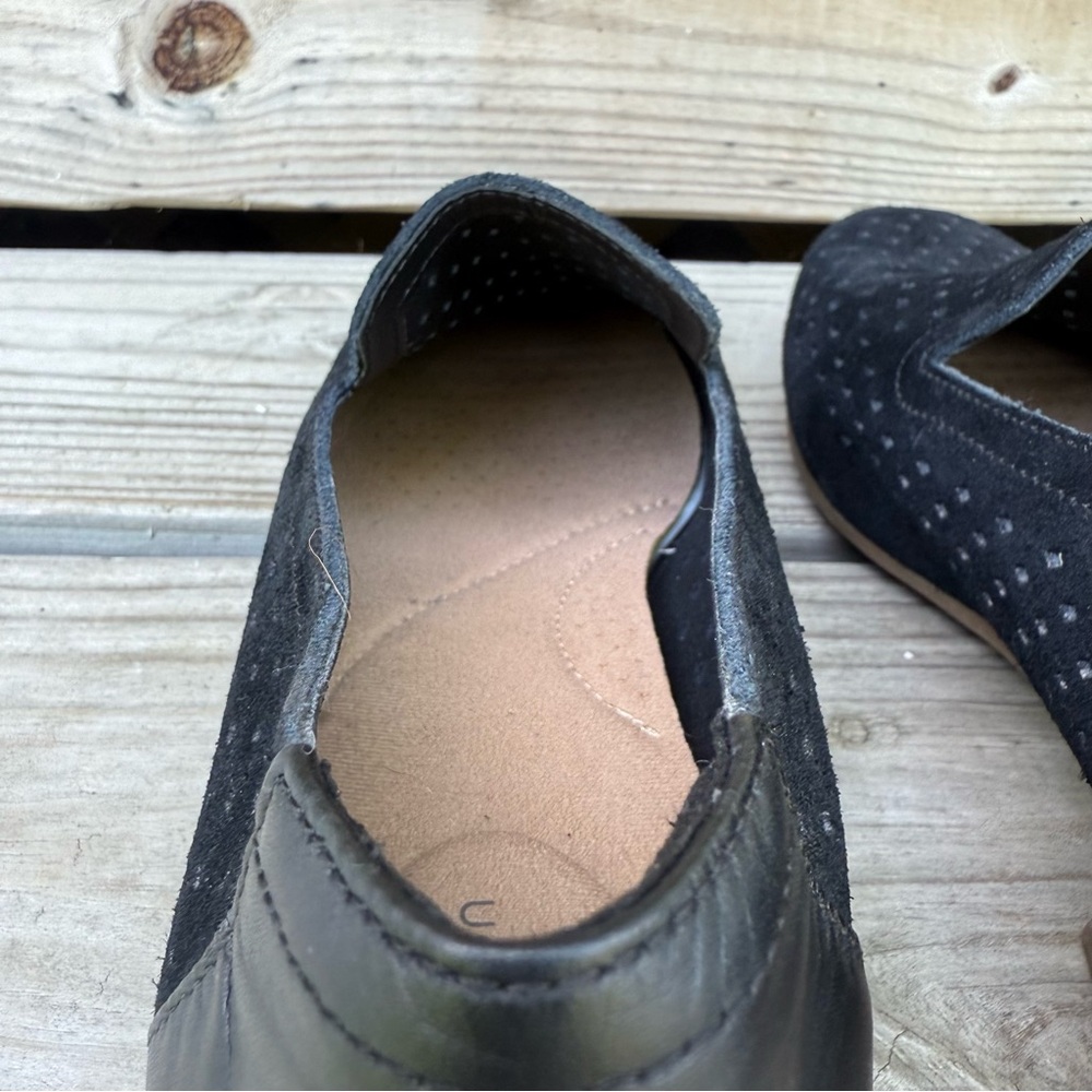 Clarks Black Suede Juliet Hayes Loafer Perforated Diamond Rubber Sole Size 8.5 M - Picture 13 of 15